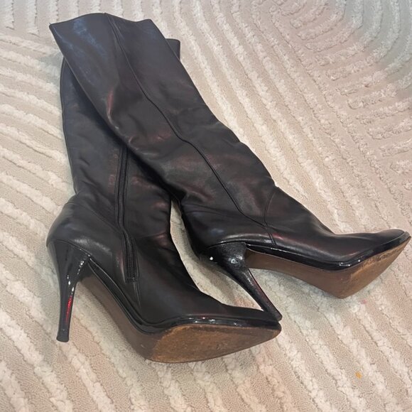 Stuart Weitzman Black Leather Knee-High Boots - Size 6.5 M - Picture 3 of 6